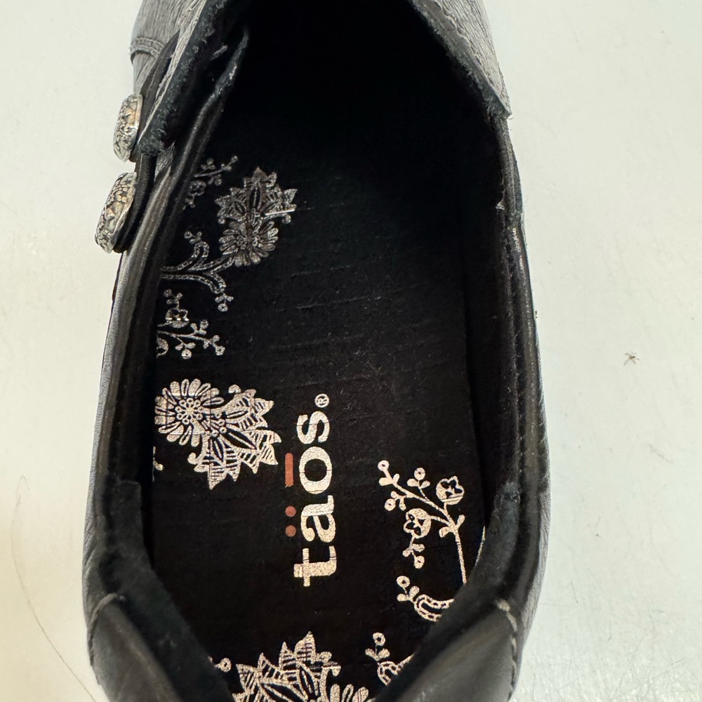 Taos Footwear Black Leather Loafers - Picture 5 of 7